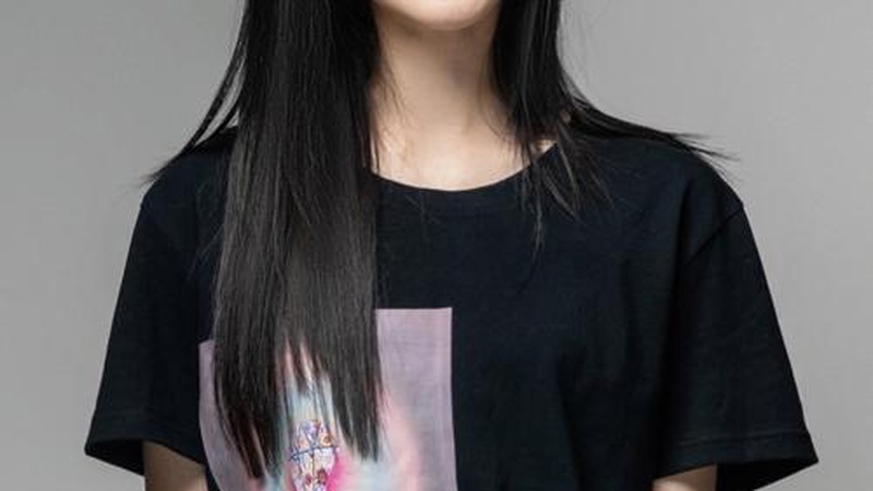 刘浩存红毯叠戴翡翠被嘲，造型师审美遭质疑